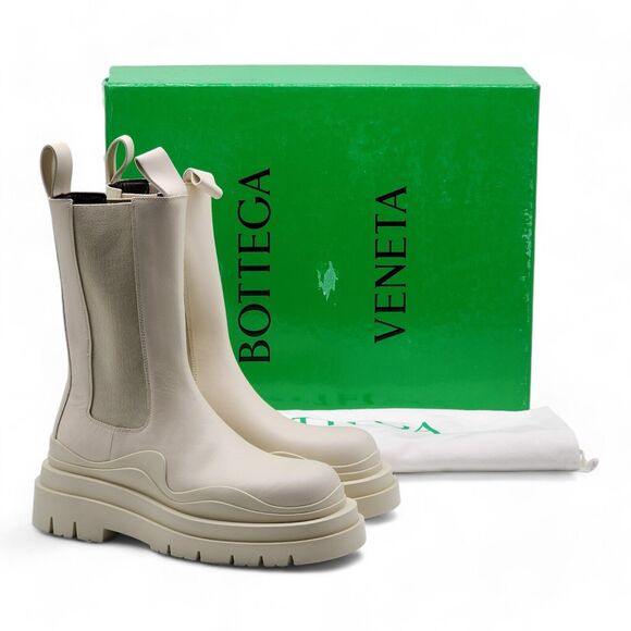 Bottega Veneta Tire Chelsea Boots Leather in Ivory (sea salt) 37 7US NWB $1450